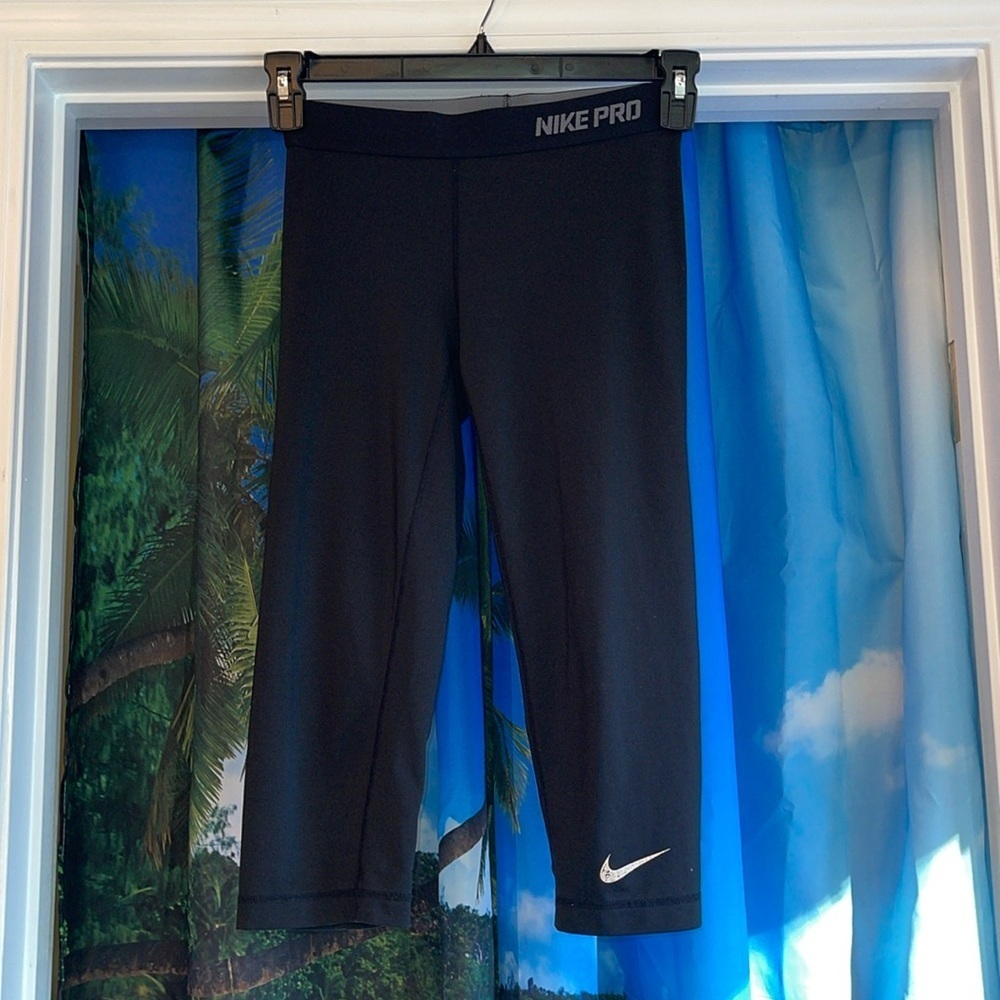 Nike Pro black Capri pants S